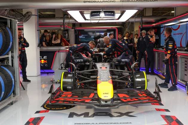 Pit of George Max Verstappen Oracle Red Bull Racing , Grand Prix of Miami, Motorsport, Men, Formula 1, Sprint, 03 05 2025 Miami Florida USA Copyright: xkolbert-press ChristianxKolbertx