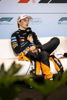 F1 - MIAMI GRAND PRIX 2025 PIASTRI Oscar (aus), McLaren F1 Team MCL39, portrait during the Formula 1 Crypto.com Miami Grand Prix 2025, 6th round of the 2025 FIA Formula One World Championship, WM, Weltmeisterschaft from May 2 to 4, 2025 on the Miami International Autodrome, in Miami Gardens, Florida, United States of America - Miami GardensUnited States  Copyright: xCharlyxLopezx