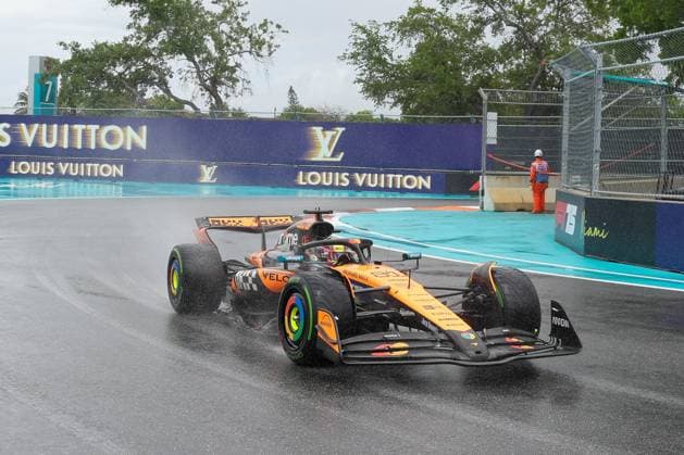 Oscar Piastri McLaren Formula 1 Team in the rain, Grand Prix of Miami, Motorsport, Men, Formula 1, Sprint, 03 05 2025 Miami Florida USA Copyright: xkolbert-press ChristianxKolbertx