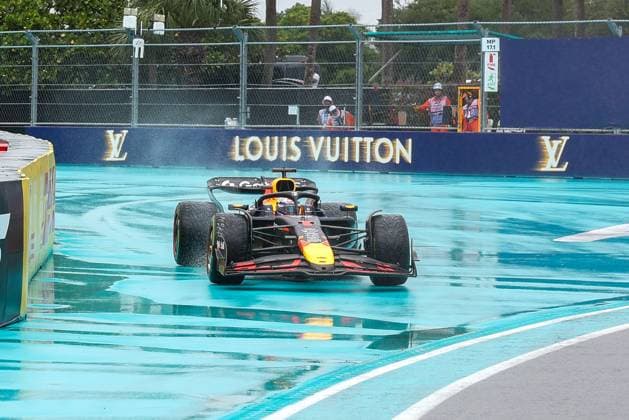 Max Verstappen Oracle Red Bull Racing in the rain, Grand Prix of Miami, Motorsport, Men, Formula 1, Sprint, 03 05 2025 Miami Florida USA Copyright: xkolbert-press ChristianxKolbertx