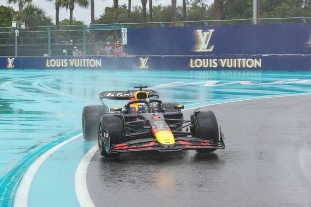 Max Verstappen Oracle Red Bull Racing in the rain, Grand Prix of Miami, Motorsport, Men, Formula 1, Sprint, 03 05 2025 Miami Florida USA Copyright: xkolbert-press ChristianxKolbertx