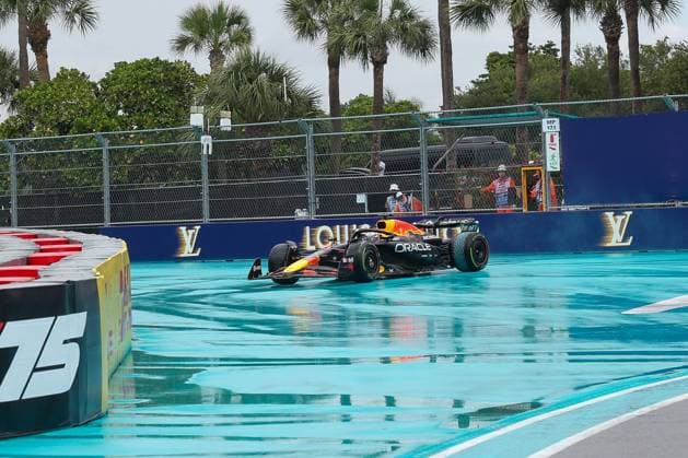 Max Verstappen Oracle Red Bull Racing in the rain, Grand Prix of Miami, Motorsport, Men, Formula 1, Sprint, 03 05 2025 Miami Florida USA Copyright: xkolbert-press ChristianxKolbertx