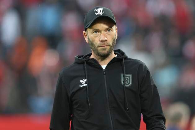 Trainer Andreas Patz SSV Jahn Regensburg looks on during the 2 Bundesliga match between 1 FC Köln and Jahn Regensburg at RheinEnergieStadion on May 03, 2025 in Cologne, Germany Photo by Oliver Kaelke DeFodi Images Trainer Andreas Patz SSV Jahn Regensburg looks on during the 2 Bundesliga match between 1 FC Köln and Jahn Regensburg at RheinEnergieStadion on May 3, 2025 in Cologne, Germany Photo by Oliver Kaelke DeFodi Images DFB DFL REGULATIONS PROHIBIT ANY USE OF PHOTOGRAPHS AS IMAGE SEQUENCES AND OR QUASI VIDEO Photo by Oliver Kaelke DeFodi Images
