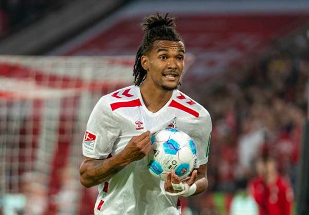 Damion Downs 1 FC Koeln, 42 ist fassungslos 1 FC Köln SSV Jahn Regensburg, 03 05 2025 Fußball, 2 Bundesliga, RheinEnergieStadion Köln DFL regulations prohibit any use of photographs as image sequences and or quasi video Copyright: HMBxMedia xMarcoxBader