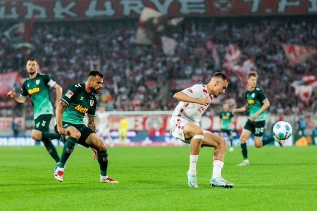 2 Soccer Bundesliga 1 FC Köln SSV Jahn Regensburg 03 05 2025 duel Robin Ziegele SSV Jahn Regensburg, 14 , Tim Lemperle 1 FC Köln, 19 2 Soccer Bundesliga, 1 FC Köln SSV Jahn Regensburg, Köln, Rheinenergiestadion am 03 05 2025 DFL REGULATIONS PROHIBIT ANY USE OF PHOTOGRAPHS AS IMAGE SEQUENCES AND OR QUASI VIDEO Copyright: xBEAUTIFULxSPORTS Wunderlx