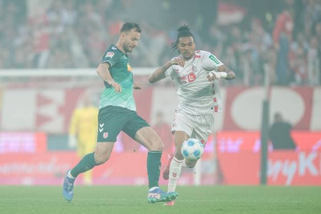 2 Soccer Bundesliga 1 FC Köln SSV Jahn Regensburg 03 05 2025 duel Florian Ballas SSV Jahn Regensburg, 4 , Damion Downs 1 FC Köln, 42 2 Soccer Bundesliga, 1 FC Köln SSV Jahn Regensburg, Köln, Rheinenergiestadion am 03 05 2025 DFL REGULATIONS PROHIBIT ANY USE OF PHOTOGRAPHS AS IMAGE SEQUENCES AND OR QUASI VIDEO Copyright: xBEAUTIFULxSPORTS Wunderlx