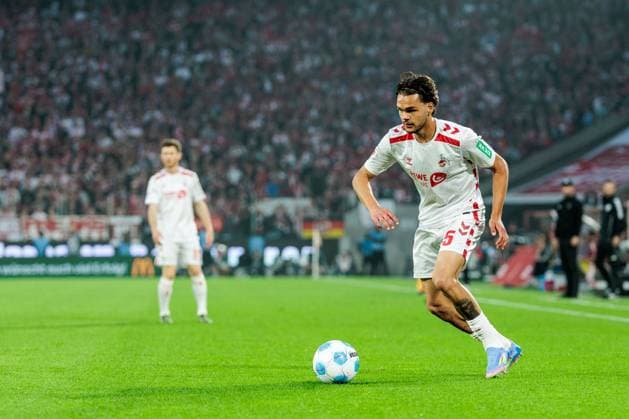 2 Fußball Bundesliga 1 FC Köln SSV Jahn Regensburg 03 05 2025 Max Finkgräfe 1 FC Köln, 35 am Ball 2 Fußball Bundesliga, 1 FC Köln SSV Jahn Regensburg, Köln, Rheinenergiestadion am 03 05 2025 DFL REGULATIONS PROHIBIT ANY USE OF PHOTOGRAPHS AS IMAGE SEQUENCES AND OR QUASI VIDEO Copyright: xBEAUTIFULxSPORTS Wunderlx