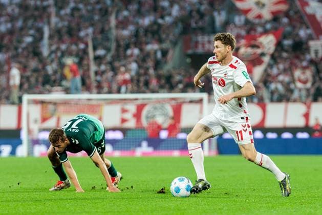 2 Fußball Bundesliga 1 FC Köln SSV Jahn Regensburg 03 05 2025 Florian Kainz 1 FC Köln, 11 am Ball 2 Fußball Bundesliga, 1 FC Köln SSV Jahn Regensburg, Köln, Rheinenergiestadion am 03 05 2025 DFL REGULATIONS PROHIBIT ANY USE OF PHOTOGRAPHS AS IMAGE SEQUENCES AND OR QUASI VIDEO Copyright: xBEAUTIFULxSPORTS Wunderlx