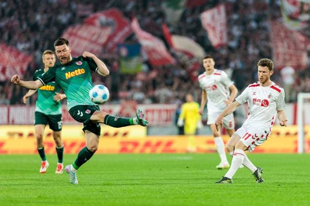 2 Soccer Bundesliga 1 FC Köln SSV Jahn Regensburg 03 05 2025 duel Christian Kühlwetter SSV Jahn Regensburg, 30 , Florian Kainz 1 FC Köln, 11 2 Soccer Bundesliga, 1 FC Köln SSV Jahn Regensburg, Köln, Rheinenergiestadion am 03 05 2025 DFL REGULATIONS PROHIBIT ANY USE OF PHOTOGRAPHS AS IMAGE SEQUENCES AND OR QUASI VIDEO Copyright: xBEAUTIFULxSPORTS Wunderlx