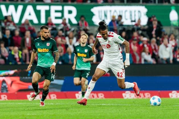 2 Soccer Bundesliga 1 FC Köln SSV Jahn Regensburg 03 05 2025 duel Robin Ziegele SSV Jahn Regensburg, 14 , Damion Downs 1 FC Köln, 42 2 Soccer Bundesliga, 1 FC Köln SSV Jahn Regensburg, Köln, Rheinenergiestadion am 03 05 2025 DFL REGULATIONS PROHIBIT ANY USE OF PHOTOGRAPHS AS IMAGE SEQUENCES AND OR QUASI VIDEO Copyright: xBEAUTIFULxSPORTS Wunderlx