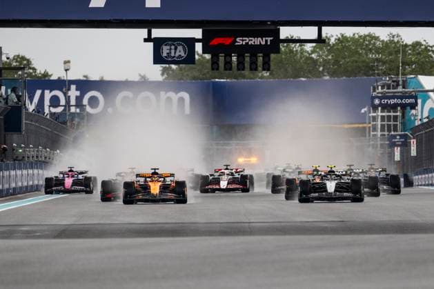 F1 - MIAMI GRAND PRIX 2025 Start of the race, sprint race during the Formula 1 Crypto.com Miami Grand Prix 2025, 6th round of the 2025 FIA Formula One World Championship, WM, Weltmeisterschaft from May 2 to 4, 2025 on the Miami International Autodrome, in Miami Gardens, Florida, United States of America - Miami GardensUnited States  Copyright: xCharlyxLopezx