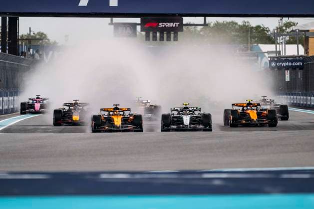 F1 - MIAMI GRAND PRIX 2025 Start of the race, sprint race during the Formula 1 Crypto.com Miami Grand Prix 2025, 6th round of the 2025 FIA Formula One World Championship, WM, Weltmeisterschaft from May 2 to 4, 2025 on the Miami International Autodrome, in Miami Gardens, Florida, United States of America - Miami GardensUnited States  Copyright: xCharlyxLopezx