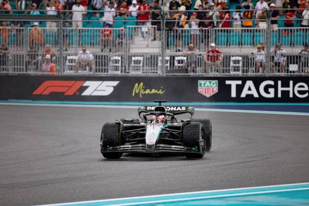 Formula 1 Crypto.com Miami Grand Prix 2025, Joe Pinchin OVERTAKE MAXPPP - Miami 03 05 2025 63 RUSSELL George (gbr), Mercedes AMG Petronas, action during the Formula 1 Crypto.com Miami Grand Prix 2025, the 6th round of the 2025 FIA Formula 1 World Championship, WM, Weltmeisterschaft on the Miami International Autodrome from May 1 to 4, 2025, in Miami, United States Miami United States  Copyright: xOVERTAKE MAXPPPxJoexPinchinx OVT202505033326 OVT202505033326