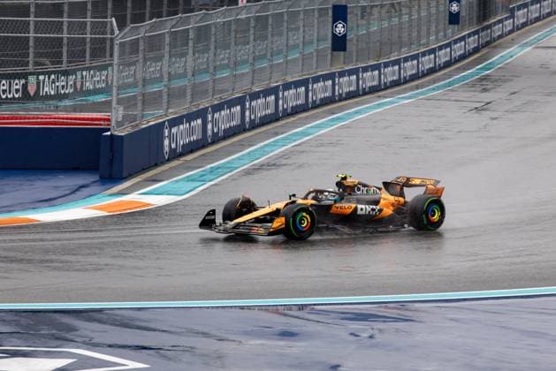 Formula 1 Crypto.com Miami Grand Prix 2025, Joe Pinchin OVERTAKE MAXPPP - Miami 03 05 2025 04 NORRIS Lando (gbr), McLaren F1 Team, action during the Formula 1 Crypto.com Miami Grand Prix 2025, the 6th round of the 2025 FIA Formula 1 World Championship, WM, Weltmeisterschaft on the Miami International Autodrome from May 1 to 4, 2025, in Miami, United States Miami United States  Copyright: xOVERTAKE MAXPPPxJoexPinchinx OVT202505033327 OVT202505033327
