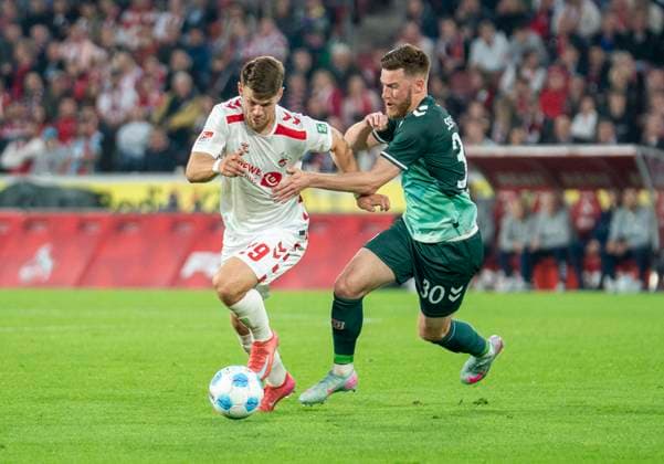 Duel between Jan Thielmann 1 FC Koeln, 29 and Christian Kuehlwetter SSV Jahn Regensburg, 30 1 FC Köln SSV Jahn Regensburg, 03 05 2025 Football, 2 Bundesliga, RheinEnergieStadion Köln DFL regulations prohibit any use of photographs as image sequences and or quasi video Copyright: HMBxMedia xMarcoxBader