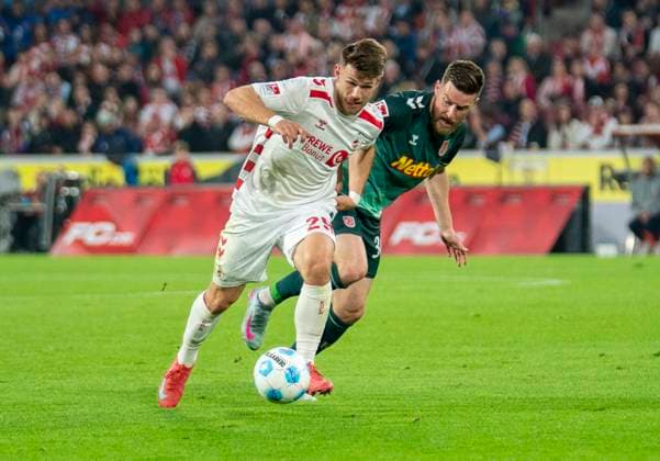 Duel between Jan Thielmann 1 FC Koeln, 29 and Christian Kuehlwetter SSV Jahn Regensburg, 30 1 FC Köln SSV Jahn Regensburg, 03 05 2025 Football, 2 Bundesliga, RheinEnergieStadion Köln DFL regulations prohibit any use of photographs as image sequences and or quasi video Copyright: HMBxMedia xMarcoxBader
