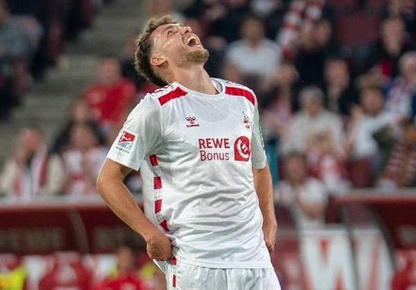 Luca Waldschmidt 1 FC Koeln, 9 ärgert sich 1 FC Köln SSV Jahn Regensburg, 03 05 2025 Fussball, 2 Bundesliga, RheinEnergieStadion Köln DFL regulations prohibit any use of photographs as image sequences and or quasi video Copyright: HMBxMedia xMarcoxBader