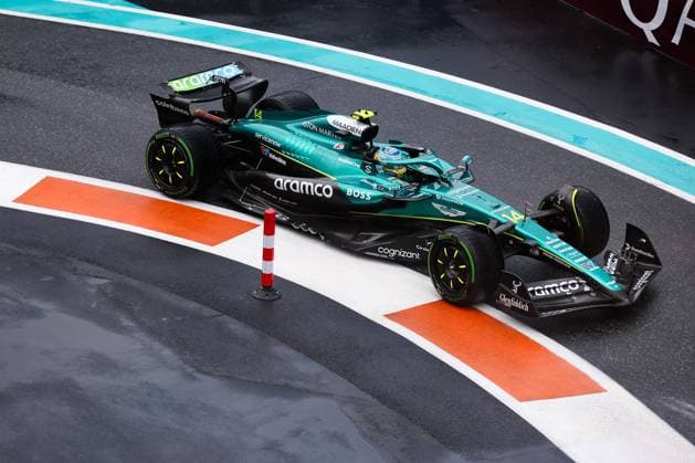 F1 - MIAMI GRAND PRIX 2025 14 ALONSO Fernando (spa), Aston Martin F1 Team AMR24, action during the Formula 1 Crypto.com Miami Grand Prix 2025, 6th round of the 2025 FIA Formula One World Championship, WM, Weltmeisterschaft from May 2 to 4, 2025 on the Miami International Autodrome, in Miami Gardens, Florida, United States of America - Miami GardensUnited States  Copyright: xEricxAlonsox