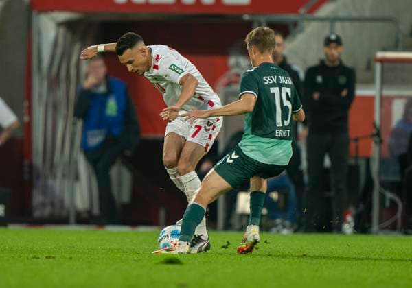 Duel between Dejan Ljubicic 1 FC Koeln, 7 and Sebastian Ernst SSV Jahn Regensburg, 15 1 FC Köln SSV Jahn Regensburg, 03 05 2025 Football, 2 Bundesliga, RheinEnergieStadion Köln DFL regulations prohibit any use of photographs as image sequences and or quasi video Copyright: HMBxMedia xMarcoxBader