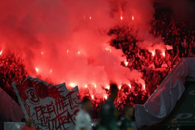 GER, 2 FBL, 1 FC Koeln vs SSV Jahn Regensburg 03 05 2025, Rheinenergie Stadion, Koeln, GER, 2 FBL, 1 FC Koeln vs SSV Jahn Regensburg, im Bild Pyrotechnik, Feuerwerk, Rauch, Gefahr, Feuer, Leuchtfeuer, Kurve, Regensburg nordphotoxGmbHx xMeuter nph00351