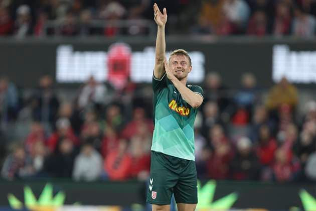 Sebastian Ernst SSV Jahn Regensburg gestures, gestures during the 2 Bundesliga match between 1 FC Köln and Jahn Regensburg at RheinEnergieStadion on May 03, 2025 in Cologne, Germany Photo by Oliver Kaelke DeFodi Images Sebastian Ernst SSV Jahn Regensburg gestures during the 2 Bundesliga match between 1 FC Köln and Jahn Regensburg at RheinEnergieStadion on May 3, 2025 in Cologne, Germany Photo by Oliver Kaelke DeFodi Images DFB DFL REGULATIONS PROHIBIT ANY USE OF PHOTOGRAPHS AS IMAGE SEQUENCES AND OR QUASI VIDEO Photo by Oliver Kaelke DeFodi Images
