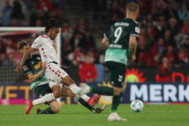 Damion Downs 1 FC Koeln and Leopold Wurm SSV Jahn Regensburg battle for the ball during the 2 Bundesliga match between 1 FC Koeln and Jahn Regensburg at RheinEnergieStadion on May 03, 2025 in Cologne, Germany, Germany Photo by Oliver Kaelke DeFodi Images Damion Downs 1 FC Koeln and Leopold Wurm SSV Jahn Regensburg battle for the ball during the 2 Bundesliga match between 1 FC Köln and Jahn Regensburg at RheinEnergieStadion on May 3, 2025 in Cologne, Germany Photo by Oliver Kaelke DeFodi Images DFB DFL REGULATIONS PROHIBIT ANY USE OF PHOTOGRAPHS AS IMAGE SEQUENCES AND OR QUASI VIDEO Photo by Oliver Kaelke DeFodi Images
