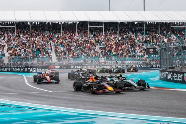 Sprint start Max Verstappen Oracle Red Bull Racing, Netherlands, 01 Andrea Kimi Antonelli Mercedes AMG Petronas F1 Team, Italy, 12 Lewis Hamilton Scuderia Ferrari HP, Great Britain, 44 USA, Formula 1 World Championship, Crypto com Miami Grand Prix, Miami International Autodrome, 2025 season, 03 05 2025 USA, Formula 1 World Championship, Crypto com Miami Grand Prix, Miami International Autodrome, 2025 season, 03 05 2025 Miami Copyright: xEibner-Pressefoto MaevaxBurillox EP_MBO
