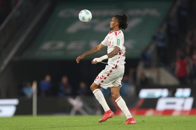 Damion Downs 1 FC Koeln in action, on the ball, single action during the 2 Bundesliga match between 1 FC Köln and Jahn Regensburg at RheinEnergieStadion on May 03, 2025 in Cologne, Germany Photo by Oliver Kaelke DeFodi Images Damion Downs 1 FC Koeln controls the ball during the 2 Bundesliga match between 1 FC Köln and Jahn Regensburg at RheinEnergieStadion on May 3, 2025 in Cologne, Germany Photo by Oliver Kaelke DeFodi Images DFB DFL REGULATIONS PROHIBIT ANY USE OF PHOTOGRAPHS AS IMAGE SEQUENCES AND OR QUASI VIDEO Photo by Oliver Kaelke DeFodi Images