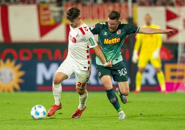 Duel between Jan Thielmann 1 FC Koeln, 29 and Christian Kuehlwetter SSV Jahn Regensburg, 30 1 FC Köln SSV Jahn Regensburg, 03 05 2025 Football, 2 Bundesliga, RheinEnergieStadion Köln DFL regulations prohibit any use of photographs as image sequences and or quasi video Copyright: HMBxMedia xMarcoxBader