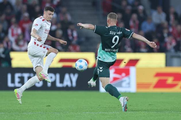 GER, 2 FBL, 1 FC Koeln vs SSV Jahn Regensburg 03 05 2025, Rheinenergie Stadion, Koeln, GER, 2 FBL, 1 FC Koeln vs SSV Jahn Regensburg, in the picture Eric Martel FC Koeln 6 , in a duel against Eric Hottmann Regensburg 9 , nordphotoxGmbHx xMeuter nph00351