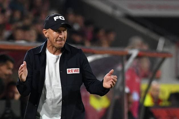 Trainer Gerhard Struber 1 FC Koeln gestures, gestures during the 2 Bundesliga match between 1 FC Köln and Jahn Regensburg at RheinEnergieStadion on May 03, 2025 in Cologne, Germany Photo by Ralf Treese DeFodi Images Trainer Gerhard Struber 1 FC Koeln gestures during the 2 Bundesliga match between 1 FC Köln and Jahn Regensburg at RheinEnergieStadion on May 3, 2025 in Cologne, Germany Photo by Ralf Treese DeFodi Images DFB DFL REGULATIONS PROHIBIT ANY USE OF PHOTOGRAPHS AS IMAGE SEQUENCES AND OR QUASI VIDEO Photo by Ralf Treese DeFodi Images