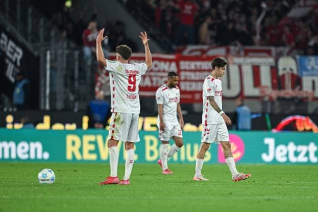 03 05 2025, Football, 2 Bundesliga, Matchday 32 Season 2024 2025, 1 FC Köln Jahn Regensburg, The players of 1 FC Köln are disappointed xRHR PHOTO TKx Copyright: RHR-FOTOx RHR-FOTO TK