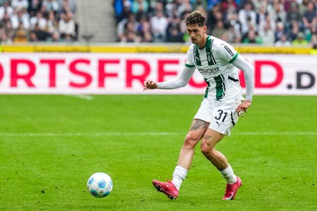 MOENCHENGLADBACH, GERMANY - MAY 3: Tomas Cvancara of Borussia Monchengladbach passes the ball during the Bundesliga match between Borussia MÃ¶nchengladbach and TSG 1899 Hoffenheim at Borussia-Park on May 3, 2025 in Moenchengladbach, Germany. (Photo by Rene Nijhuis) SPO  Copyright: xRenexNijhuis