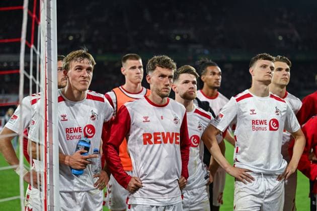 03 05 2025, Football, 2 Bundesliga, Matchday 32 Season 2024 2025, 1 FC Köln Jahn Regensburg, Timo Hübers 1 FC Köln , Luca Waldschmidt 1 FC Köln , Eric Martel 1 FC Köln pose for the fans after the match, xRHR FOTO TKx Copyright: RHR-FOTOx RHR-FOTO TK