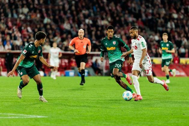 2 Soccer Bundesliga 1 FC Köln SSV Jahn Regensburg 03 05 2025 duel Noah Ganaus SSV Jahn Regensburg, 20 , Linton Maina 1 FC Köln, 37 2 Soccer Bundesliga, 1 FC Köln SSV Jahn Regensburg, Köln, Rheinenergiestadion am 03 05 2025 DFL REGULATIONS PROHIBIT ANY USE OF PHOTOGRAPHS AS IMAGE SEQUENCES AND OR QUASI VIDEO Copyright: xBEAUTIFULxSPORTS Wunderlx