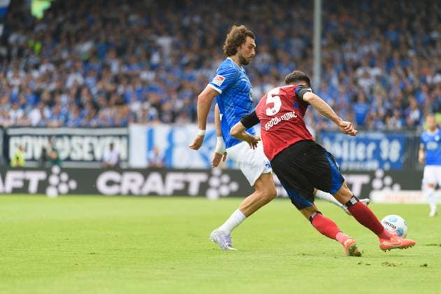 Dennis Hadzikadunic (5 Hamburger SV) from behind kicking the ball during the 2. Bundesliga match between SV Darmstadt 98 and Hamburger SV at Stadion am Böllenfalltor, Darmstadt, Germany. (Sven Beyrich SPP)  Copyright: xSvenxBeyrich SPPx spp-en-SvBe-20250503-D4S_0953