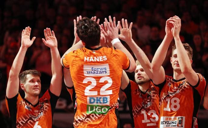 Jake Hanes MVP cheers, Berlin Recycling Volleys team are German champions Jubel Emotion Freude Sport Volleyball Bundesliga Herren Play Off Finale 3 Spiel Saison 2024 2025 03 05 2025 BR Volleys Berlin BRV vs SVG Lüneburg