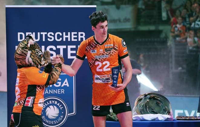 Jake Hanes MVP, Berlin Recycling Volleys team are German champions Jubel Emotion Freude Sport Volleyball Bundesliga Herren Play Off Finale 3 Spiel Saison 2024 2025 03 05 2025 BR Volleys Berlin BRV vs SVG Lüneburg