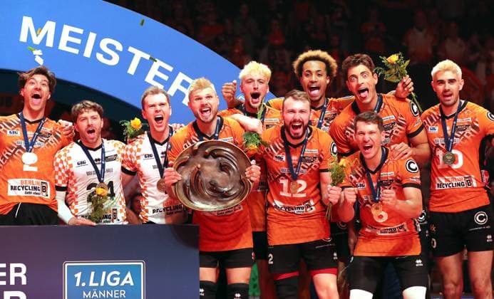 Bilder des Jahres 2025, Sport 05 Mai Sport Themen der Woche KW18 Volleyball Bundesliga Herren Play Off Finale 3. Spiel Saison 2024 2025 03.05.2025 BR Volleys Berlin BRV vs SVG Lüneburg *** Sport Volleyball Bundesliga Mens Play Off Final 3 Match Season 2024 2025 03 05 2025 BR Volleys Berlin BRV vs SVG Lüneburg