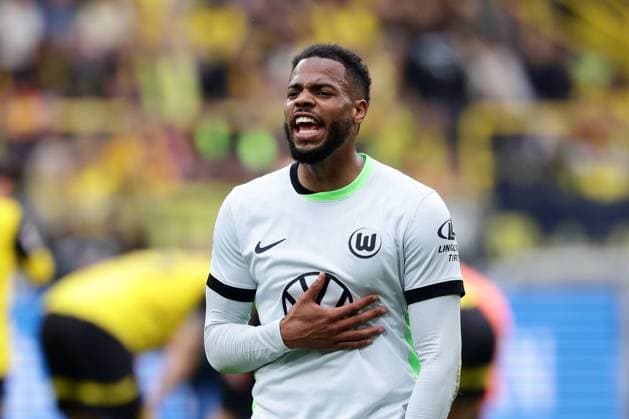 Soccer, 1 Bundesliga Borussia Dortmund VfL Wolfsburg, Matchday 32, Signal Iduna Park, Lukas Nmecha VfL Wolfsburg gesticulates, DFB DFL REGULATES PROHIBIT ANY USE OF PHOTOGRAPHS AS IMAGE SEQUENCES AND OR QUASI VIDEO Copyright: JoachimxBywaletz xJB-Sportfoto