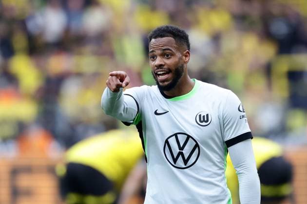 Soccer, 1 Bundesliga Borussia Dortmund VfL Wolfsburg, Matchday 32, Signal Iduna Park, Lukas Nmecha VfL Wolfsburg gesticulates, DFB DFL REGULATES PROHIBIT ANY USE OF PHOTOGRAPHS AS IMAGE SEQUENCES AND OR QUASI VIDEO Copyright: JoachimxBywaletz xJB-Sportfoto