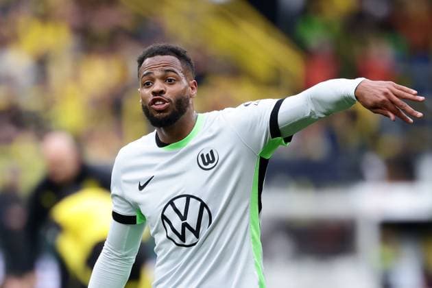 Soccer, 1 Bundesliga Borussia Dortmund VfL Wolfsburg, Matchday 32, Signal Iduna Park, Lukas Nmecha VfL Wolfsburg gesticulates, DFB DFL REGULATES PROHIBIT ANY USE OF PHOTOGRAPHS AS IMAGE SEQUENCES AND OR QUASI VIDEO Copyright: JoachimxBywaletz xJB-Sportfoto