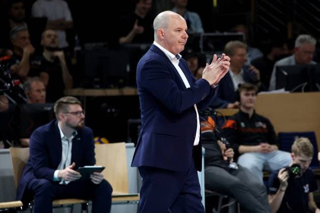 DEU, DVV, 1 VBL, BR Volleys vs Lueneburg, 03 05 2025, Max Schmeling Halle, Berlin, DEU, DVV, 1 VBL, BR Volleys vs Lueneburg, in the picture coach Joel Banks BR Volleys nordphotoxGmbHx xEngler nph00076