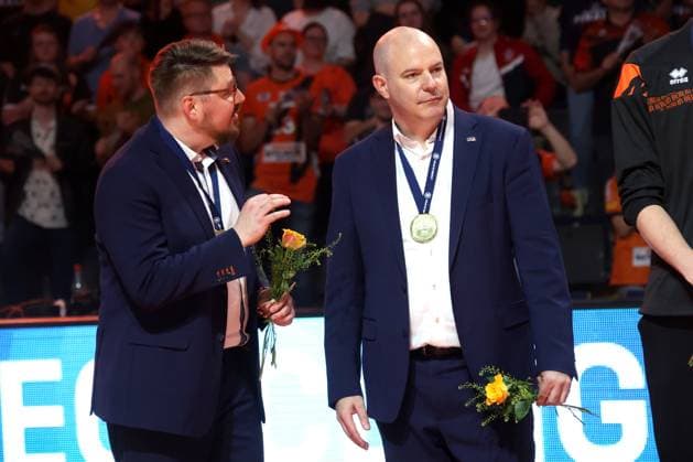 DEU, DVV, 1 VBL, BR Volleys vs Lueneburg, 03 05 2025, Max Schmeling Halle, Berlin, DEU, DVV, 1 VBL, BR Volleys vs Lueneburg, in the picture coach Joel Banks BR Volleys , co-coach Markus Steuerwald BR Volleys nordphotoxGmbHx xEngler nph00076