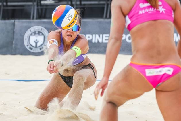 (250504) -- LAGUNA PROVINCE, May 4, 2025 -- Gerda Grudzinskaite (R) of Lithuania competes during the women s semifinal match between Ieva Dumbauskaite Gerda Grudzinskaite of Lithuania and Ito Sakura Sawame Mayu of Japan at the Volleyball World Beach Pro Tour Futures in Laguna Province, the Philippines, May 4, 2025. ) (SP)PHILIPPINES-LAGUNA PROVINCE-VOLLEYBALL WORLD BEACH PRO TOUR FUTURES ROUELLExUMALI 