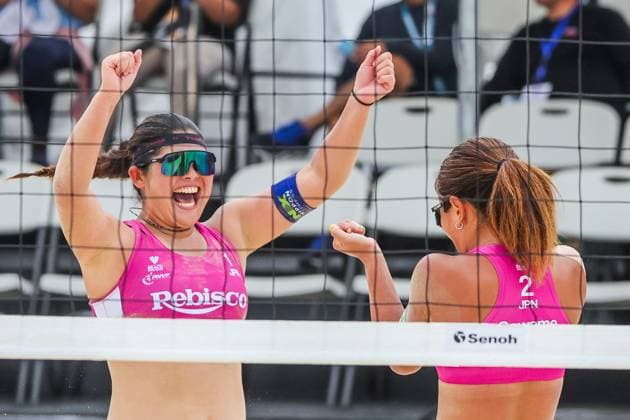 (250504) -- LAGUNA PROVINCE, May 4, 2025 -- Ito Sakura (R) Sawame Mayu of Japan celebrate during the women s semifinal match against Ieva Dumbauskaite Gerda Grudzinskaite of Lithuania at the Volleyball World Beach Pro Tour Futures in Laguna Province, the Philippines, May 4, 2025. ) (SP)PHILIPPINES-LAGUNA PROVINCE-VOLLEYBALL WORLD BEACH PRO TOUR FUTURES ROUELLExUMALI 