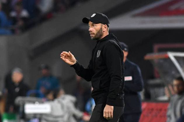 Trainer Andreas Patz Jahn Regensburg gestures, gestures during the 2 Bundesliga match between 1 FC Köln and Jahn Regensburg at RheinEnergieStadion on May 03, 2025 in Cologne, Germany Photo by Ralf Treese DeFodi Images Trainer Andreas Patz Jahn Regensburg gestures during the 2 Bundesliga match between 1 FC Köln and Jahn Regensburg at RheinEnergieStadion on May 3, 2025 in Cologne, Germany Photo by Ralf Treese DeFodi Images DFB DFL REGULATIONS PROHIBIT ANY USE OF PHOTOGRAPHS AS IMAGE SEQUENCES AND OR QUASI VIDEO Photo by Ralf Treese DeFodi Images