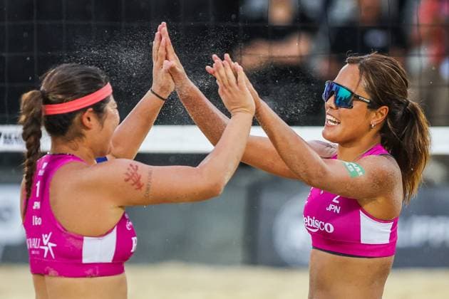 (250504) -- LAGUNA PROVINCE, May 4, 2025 -- Ito Sakura Sawame Mayu (R) of Japan celebrate for scoring during the women s final match against Olivia Macdonald Shaunna Marie Polley of New Zealand at the Volleyball World Beach Pro Tour Futures in Laguna Province, the Philippines, May 4, 2025. ) (SP)PHILIPPINES-LAGUNA PROVINCE-VOLLEYBALL WORLD BEACH PRO TOUR FUTURES ROUELLExUMALI 
