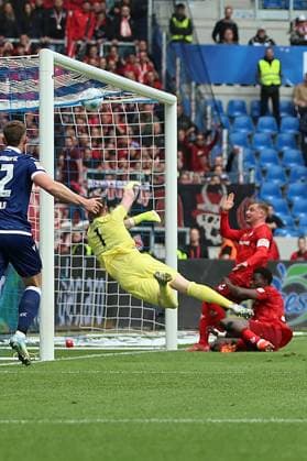 04 05 2025, xrekx, Soccer 2 Bundesliga, Karlsruher SC 1 FC Kaiserslautern v l Goal kick to 1 0 by Louey Ben Farhat Karlsruher SC Julian Krahl 1 FC Kaiserslautern Marlon Ritter 1 FC Kaiserslautern DFL DFB REGULATIONS PROHIBIT ANY USE OF PHOTOGRAPHS as IMAGE SEQUENCES and or QUASI VIDEO Karlsruhe