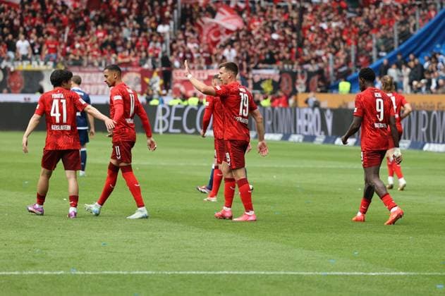 04 05 2025, Football, Men, 2 Bundesliga, Season 2024 2025, Karlsruher SC 1 FC Kaiserslautern, Goal celebration for 1 1, Goalscorer Jan Elvedi 1 FC Kaiserslautern Karlsruhe BBBank Wildpark Baden Württemberg Germany EN Copyright: xSebastianxBachx